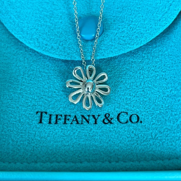 SOLD💗Tiffany & Co.💗 Necklace DaisyNecklace - Picture 2 of 7